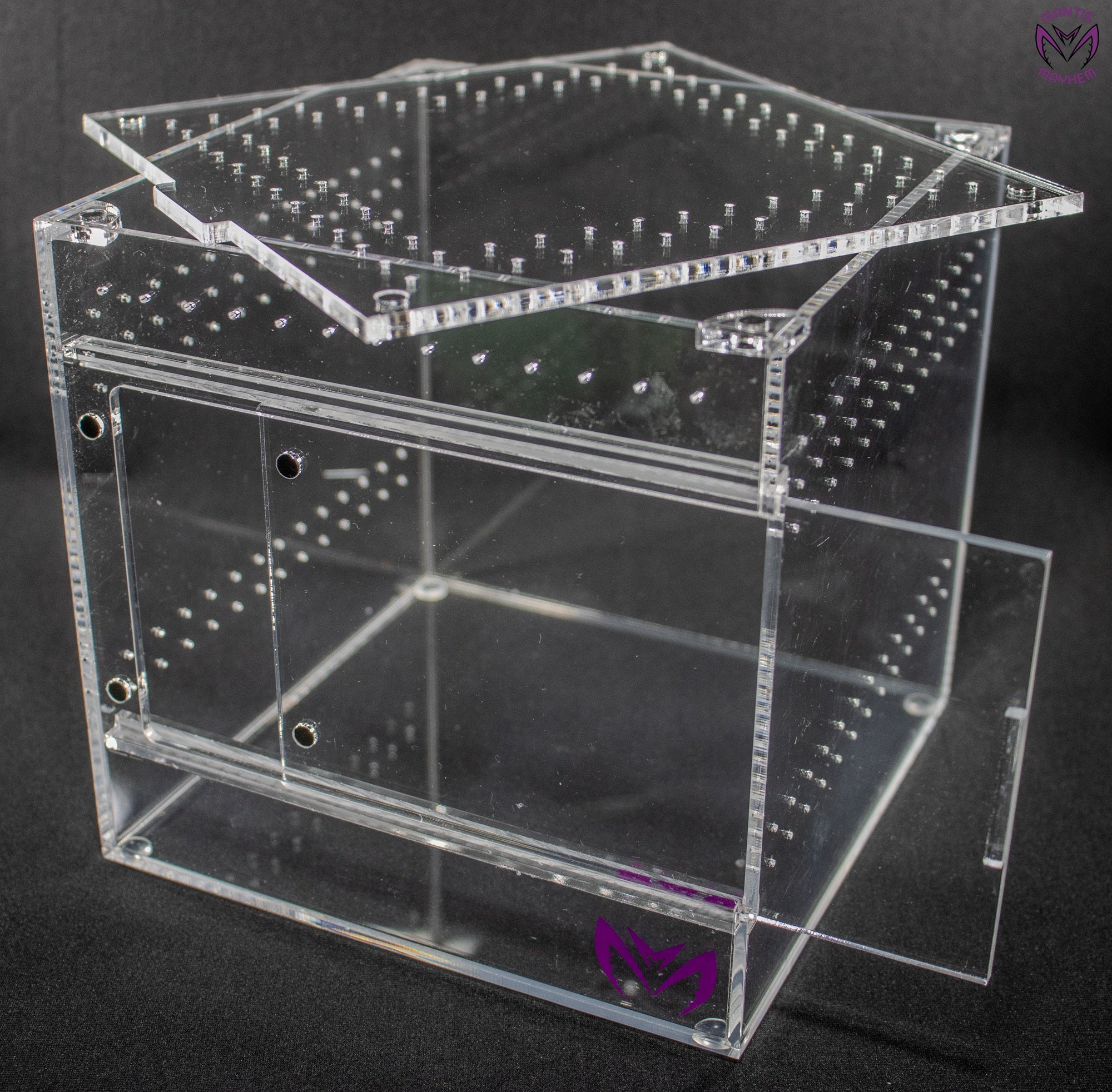 “Medium 150mm clear acrylic cube enclosure for terrestrial inverts”

“Spider enclosure with sliding door and ventilation for beetles”

“Stackable insect display box for true spiders and millipedes”
