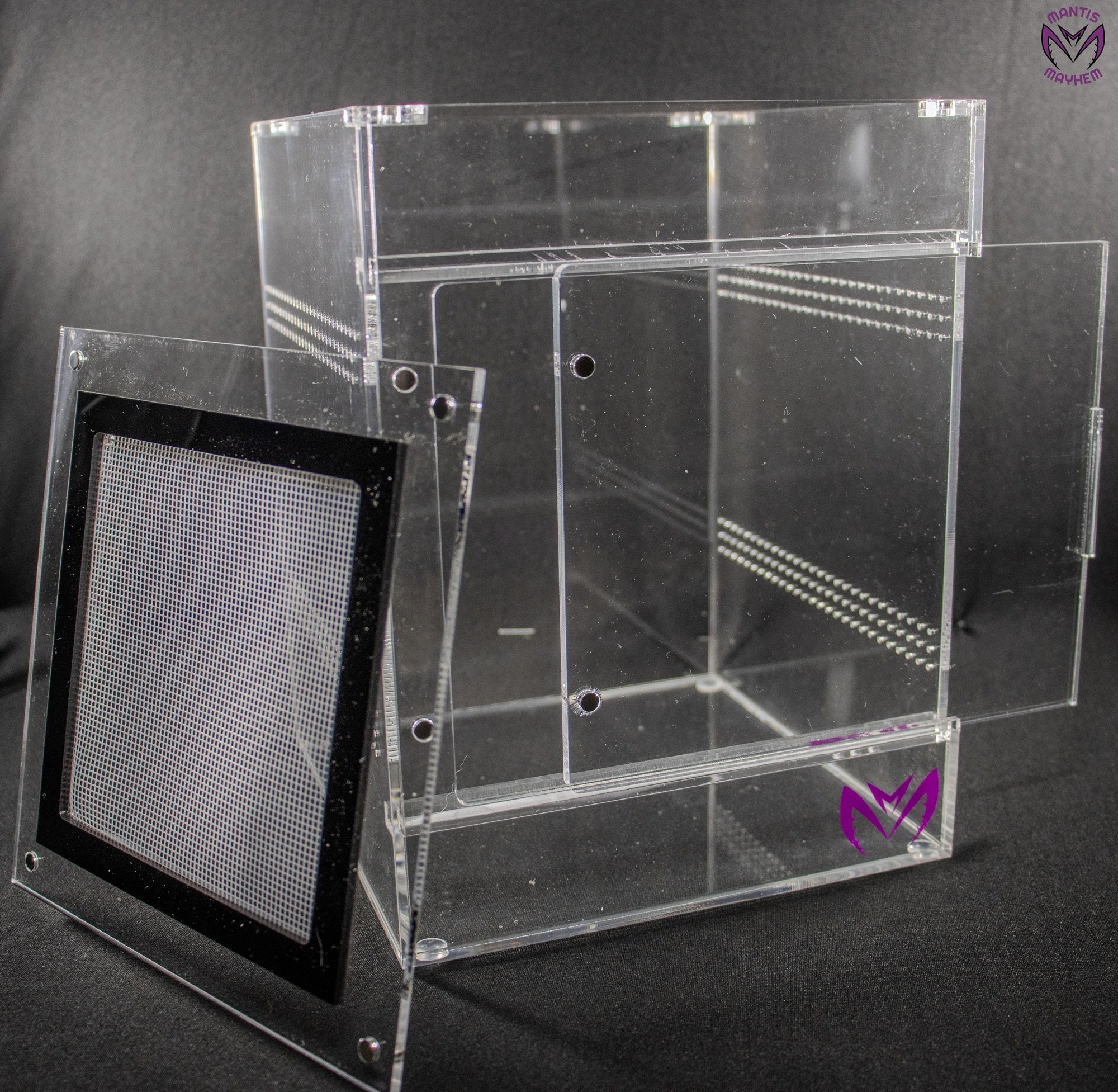 “Mesh-top arboreal mantis enclosure with sliding front door”

“Clear acrylic mantis tank with removable soft mesh lid”

“Tall insect enclosure ideal for arboreal mantis species”
