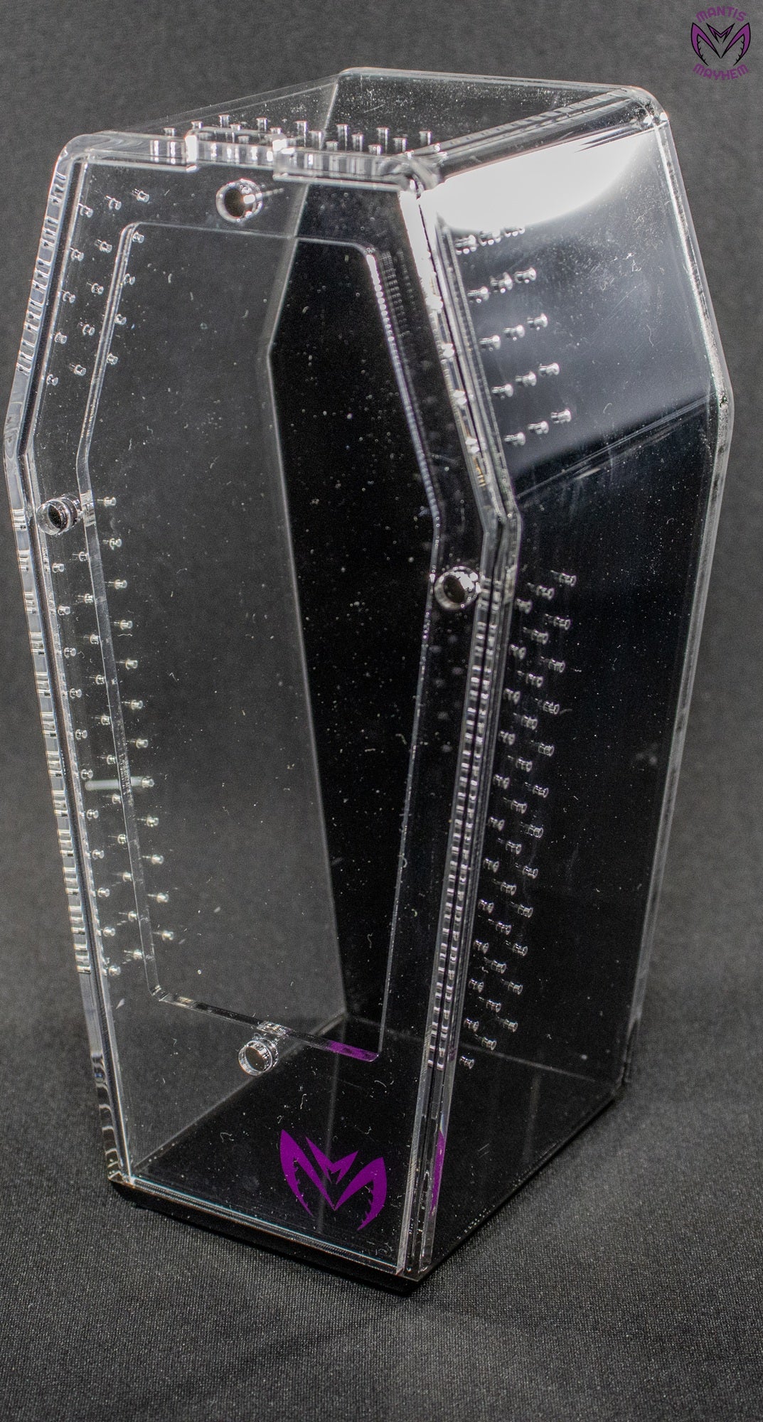 “Medium black coffin-shaped spider enclosure standing upright”

“Coffin-shaped jumping spider tank with front door open”

“Horizontal setup of coffin enclosure for terrestrial true spiders”

“Black and clear acrylic spider box with ventilation holes”