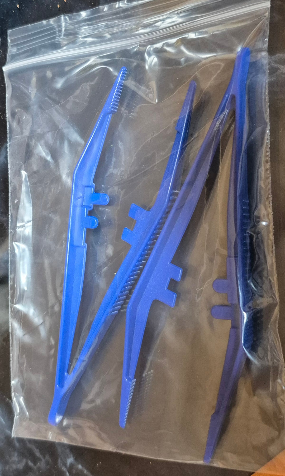 2 x Plastic Feeding Tongs
