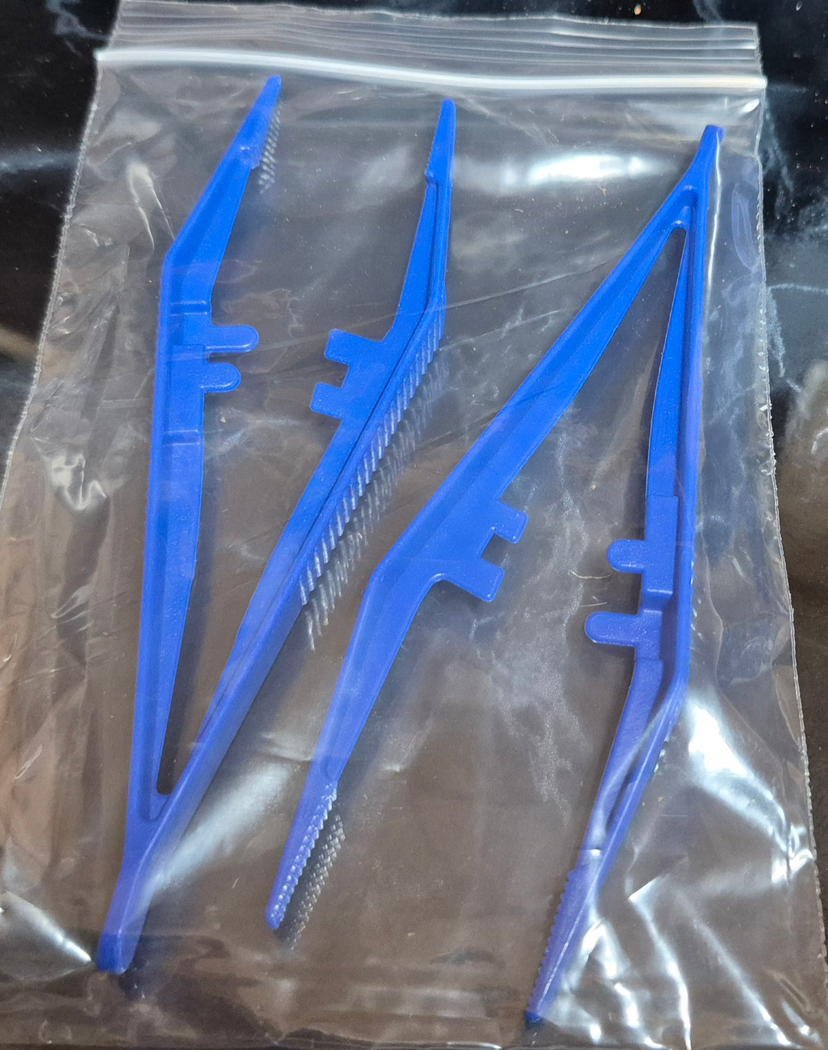 2 x Plastic Feeding Tongs